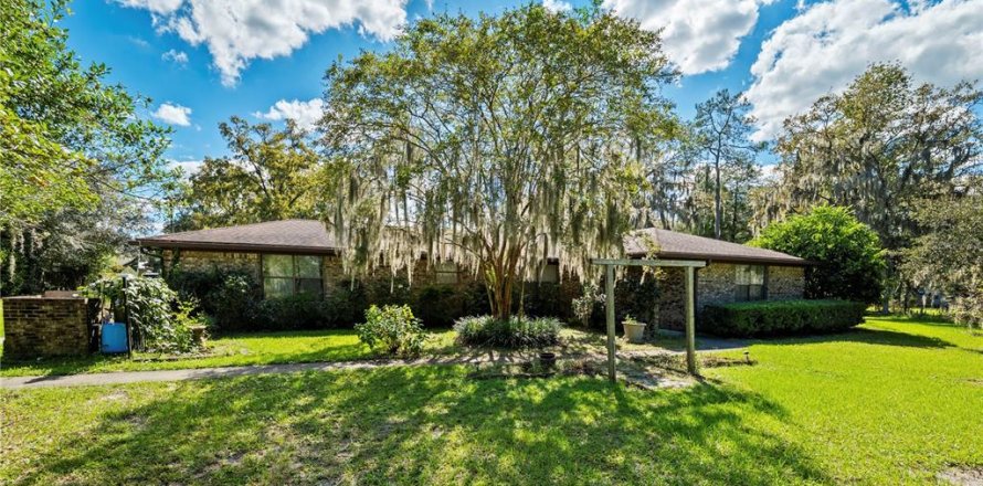 House in Middleburg, Florida 4 bedrooms, 192.4 sq.m. № 2420534