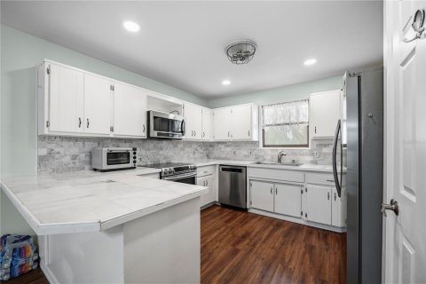 House in Middleburg, Florida 4 bedrooms, 192.4 sq.m. № 2420534 - photo 5