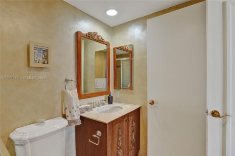 Condo in Sunny Isles Beach, Florida, 3 bedrooms  № 2057994 - photo 11