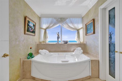 Condo in Sunny Isles Beach, Florida, 3 bedrooms  № 2057994 - photo 20