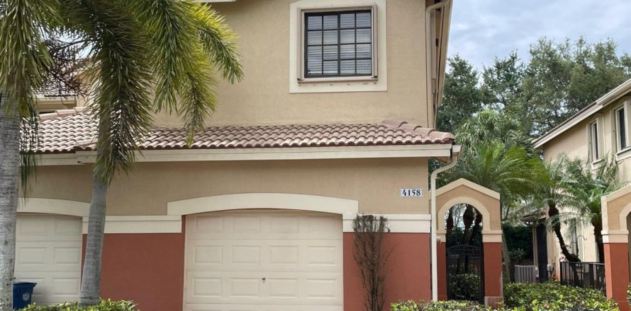 Touwnhouse à Weston, Floride 4 chambres, 166.3 m2 № 2414588