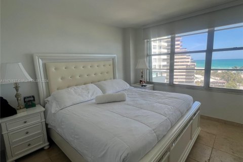 Condo in Miami Beach, Florida, 2 bedrooms  № 1938791 - photo 18