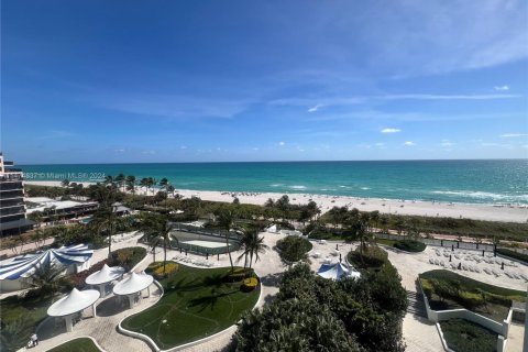 Condo in Miami Beach, Florida, 2 bedrooms  № 1938791 - photo 25
