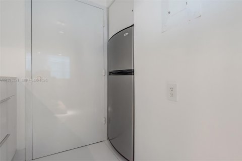 Copropriété à louer à Miami Beach, Floride: 51.1 m2 № 1988718 - photo 10