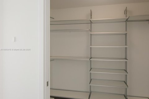 Condo in Miami, Florida, 3 bedrooms  № 1745791 - photo 13