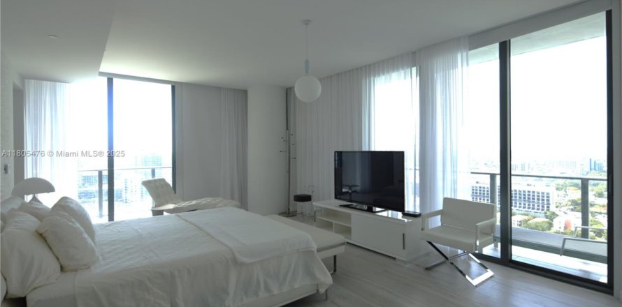 Condo in Miami, Florida, 3 bedrooms  № 1745791