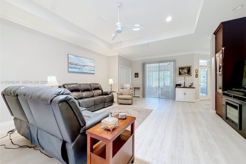 Casa en venta en The Villages, Florida, 3 dormitorios, 195 m2 № 2192146 - foto 13