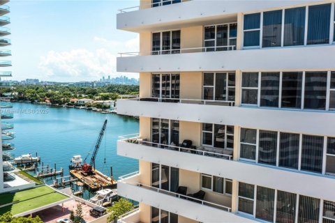 Condo in Miami Beach, Florida, 2 bedrooms  № 1928935 - photo 23