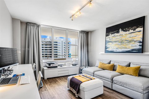 Condo in Miami Beach, Florida, 2 bedrooms  № 1928935 - photo 30