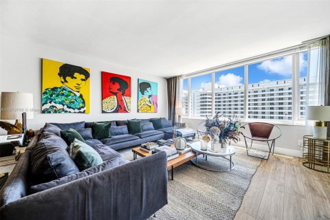 Condo in Miami Beach, Florida, 2 bedrooms  № 1928935 - photo 16