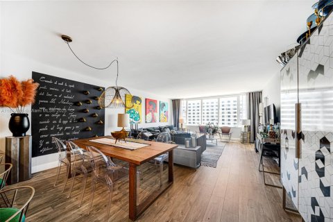 Condo in Miami Beach, Florida, 2 bedrooms  № 1928935 - photo 5