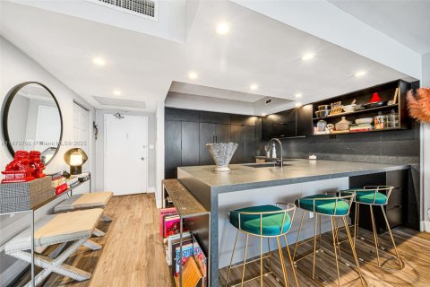 Condo in Miami Beach, Florida, 2 bedrooms  № 1928935 - photo 3
