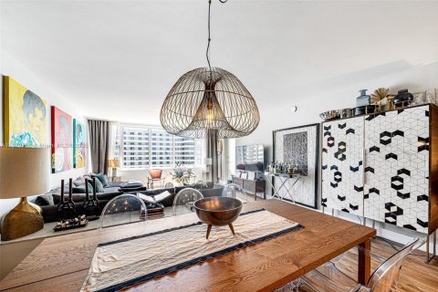 Condo in Miami Beach, Florida, 2 bedrooms  № 1928935 - photo 6