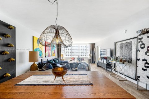 Condo in Miami Beach, Florida, 2 bedrooms  № 1928935 - photo 4