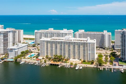 Condo in Miami Beach, Florida, 2 bedrooms  № 1928935 - photo 29
