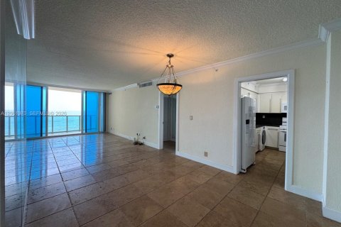 Condominio en alquiler en Hollywood, Florida, 1 dormitorio, 77.57 m2 № 2173022 - foto 6