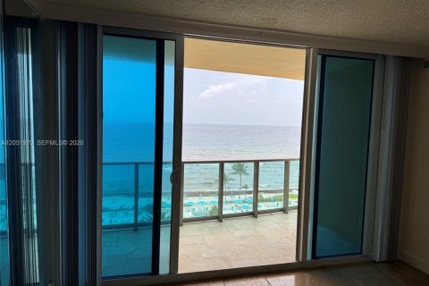 Condominio en alquiler en Hollywood, Florida, 1 dormitorio, 77.57 m2 № 2173022 - foto 3