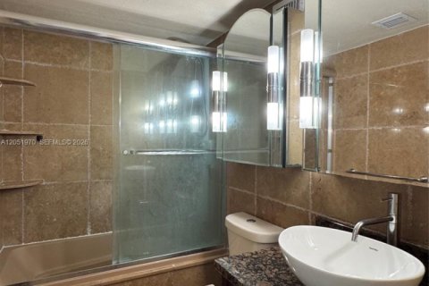 Condominio en alquiler en Hollywood, Florida, 1 dormitorio, 77.57 m2 № 2173022 - foto 9