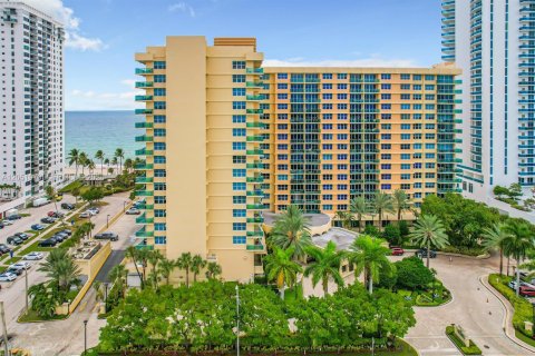 Condominio en alquiler en Hollywood, Florida, 1 dormitorio, 77.57 m2 № 2173022 - foto 15