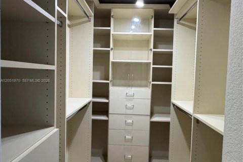 Condominio en alquiler en Hollywood, Florida, 1 dormitorio, 77.57 m2 № 2173022 - foto 8