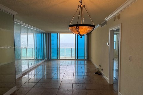 Condominio en alquiler en Hollywood, Florida, 1 dormitorio, 77.57 m2 № 2173022 - foto 5