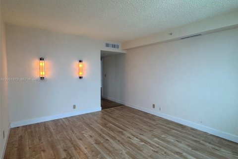 Condominio en alquiler en Hollywood, Florida, 1 dormitorio, 77.57 m2 № 2173022 - foto 11