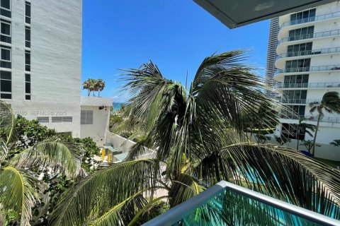 Copropriété à vendre à Hollywood, Floride: 2 chambres, 126.16 m2 № 1989495 - photo 30