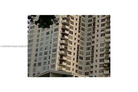 Condo in Aventura, Florida, 1 bedroom  № 1889580 - photo 1
