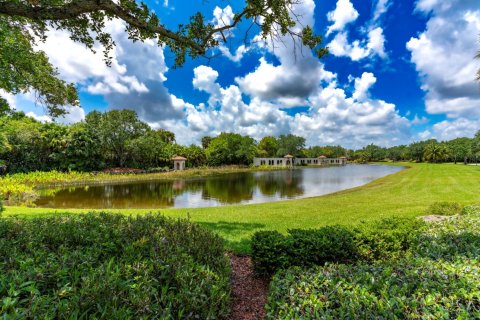 House in Wellington, Florida 4 bedrooms, 261.15 sq.m. № 1172485 - photo 1