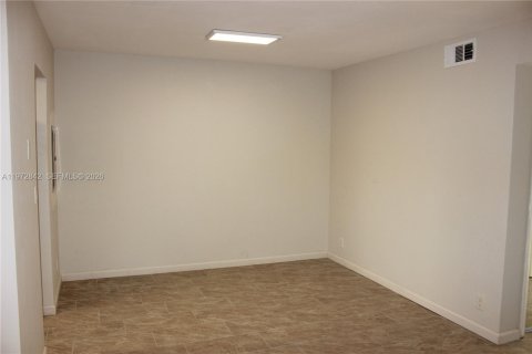 Condominio en alquiler en Hollywood, Florida, 2 dormitorios, 99.41 m2 № 2041732 - foto 10