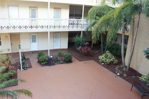 Condominio en alquiler en Hollywood, Florida, 2 dormitorios, 99.41 m2 № 2041732 - foto 11