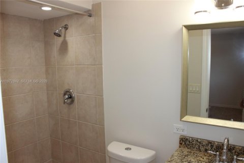 Condominio en alquiler en Hollywood, Florida, 2 dormitorios, 99.41 m2 № 2041732 - foto 9