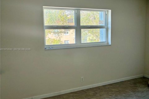 Condominio en alquiler en Hollywood, Florida, 2 dormitorios, 99.41 m2 № 2041732 - foto 7