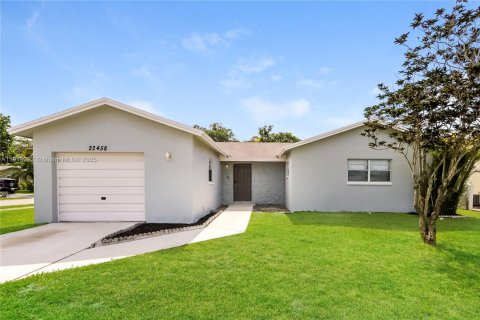 Снять в аренду виллу или дом в Бока-Ратон, Флорида 3 спальни, 166.76м2, № 1974382 - фото 1