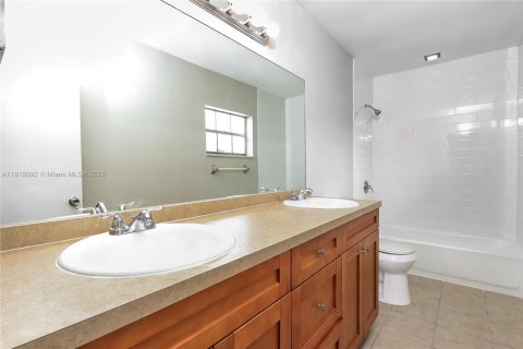 Снять в аренду виллу или дом в Бока-Ратон, Флорида 3 спальни, 166.76м2, № 1974382 - фото 9