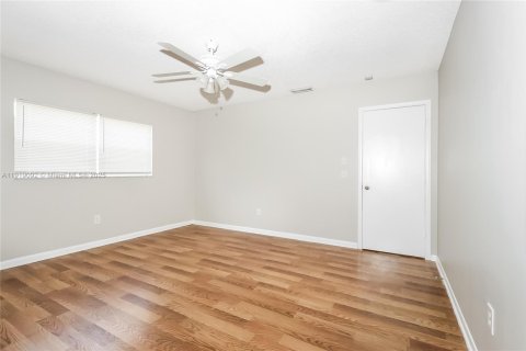 Снять в аренду виллу или дом в Бока-Ратон, Флорида 3 спальни, 166.76м2, № 1974382 - фото 7