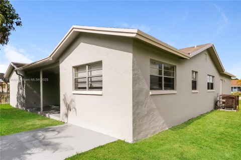 Снять в аренду виллу или дом в Бока-Ратон, Флорида 3 спальни, 166.76м2, № 1974382 - фото 15