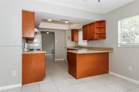 Снять в аренду виллу или дом в Бока-Ратон, Флорида 3 спальни, 166.76м2, № 1974382 - фото 5