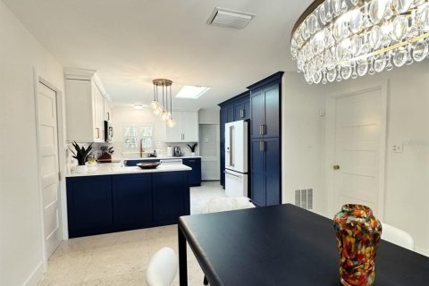 Купить виллу или дом в Трежер-Айленд, Флорида 9 комнат, 150.13м2, № 2095741 - фото 16