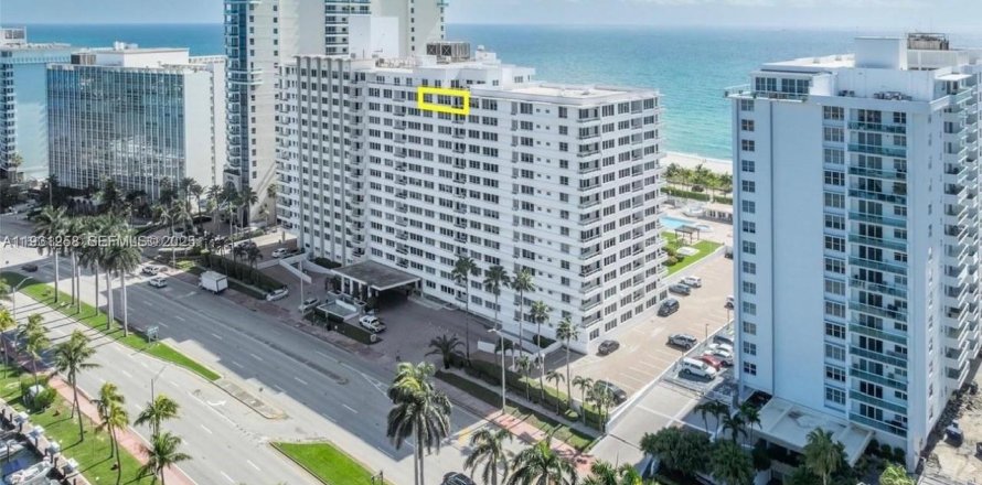 Condo in Miami Beach, Florida, 2 bedrooms  № 1990744