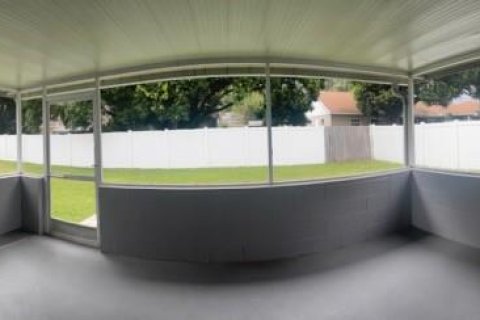 House in Orlando, Florida 3 bedrooms, 132.94 sq.m. № 1915157 - photo 19