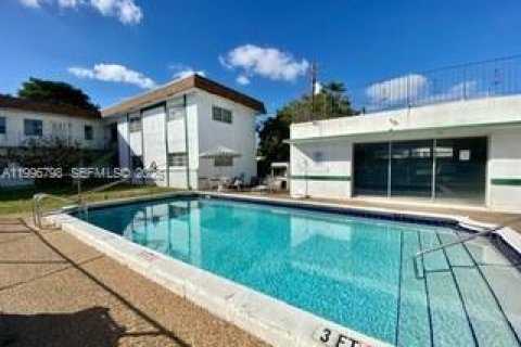 Apartment in Hollywood, Florida 1 bedroom, 53.51 sq.m. № 2060479 - photo 2