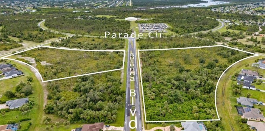 Terrain à Rotonda, Floride № 2233598