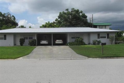 Commercial property in Sarasota, Florida 4 bedrooms, 182.83 sq.m. № 2238003