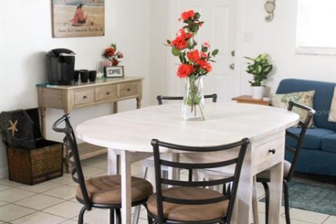 Commercial property in Sarasota, Florida 4 bedrooms, 182.83 sq.m. № 2238003 - photo 11