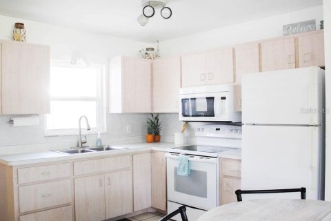 Commercial property in Sarasota, Florida 4 bedrooms, 182.83 sq.m. № 2238003 - photo 8
