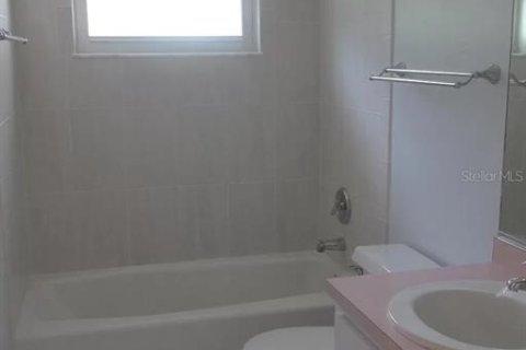 Commercial property in Sarasota, Florida 4 bedrooms, 182.83 sq.m. № 2238003 - photo 5