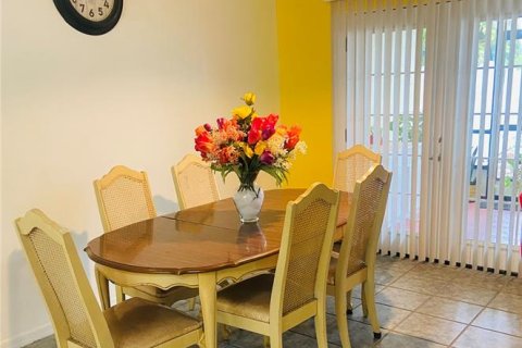 Duplex à vendre à Seffner, Floride: 3 chambres, 144 m2 № 2401190 - photo 7