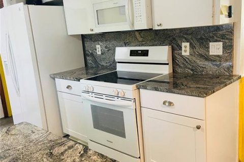 Duplex à vendre à Seffner, Floride: 3 chambres, 144 m2 № 2401190 - photo 11