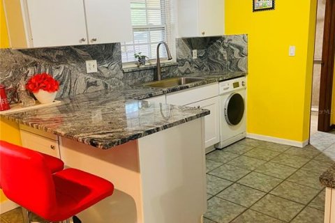 Duplex à vendre à Seffner, Floride: 3 chambres, 144 m2 № 2401190 - photo 9